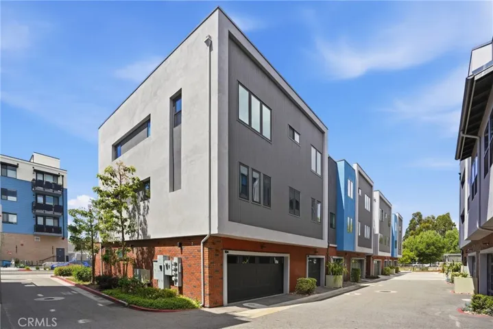 2460 Victoria 104, San Luis Obispo, California 93401