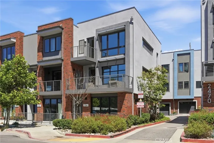 2460 Victoria 104, San Luis Obispo, California 93401