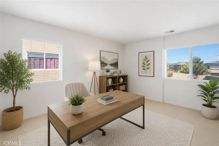 Upstairs bedroom #5/
Office