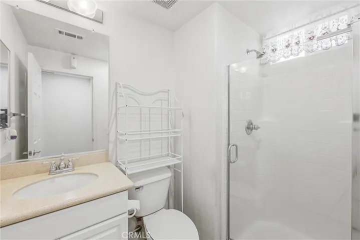 Guest bathroom-downstairs