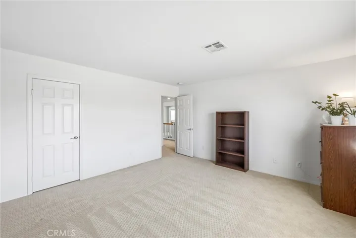 Large and spacious room with a walk-in closet #3
