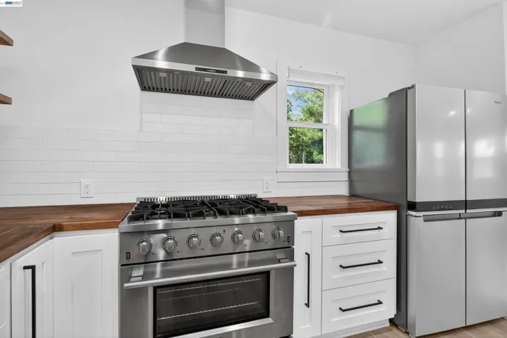 914 61st Street, Oakland, California 94608-1327