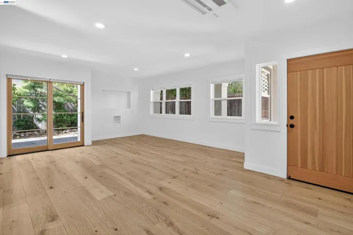 914 61st Street, Oakland, California 94608-1327