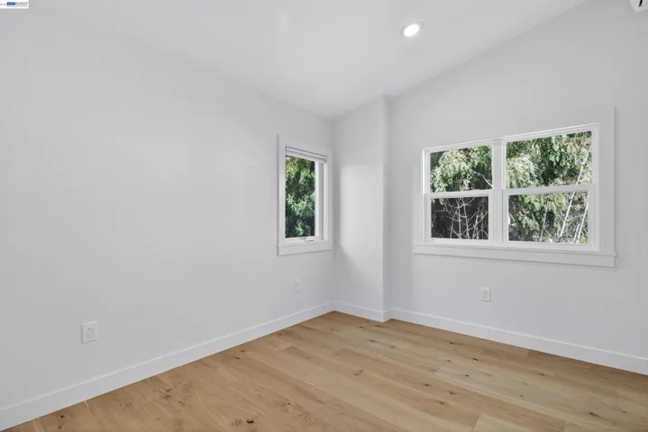 914 61st Street, Oakland, California 94608-1327