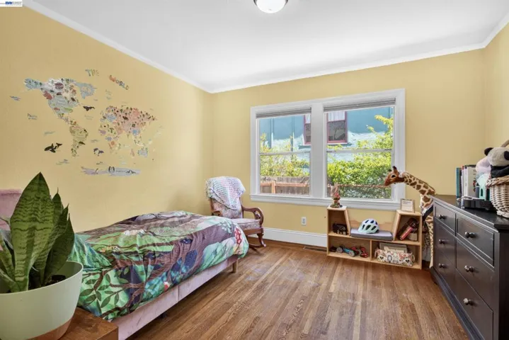 914 61st Street, Oakland, California 94608-1327