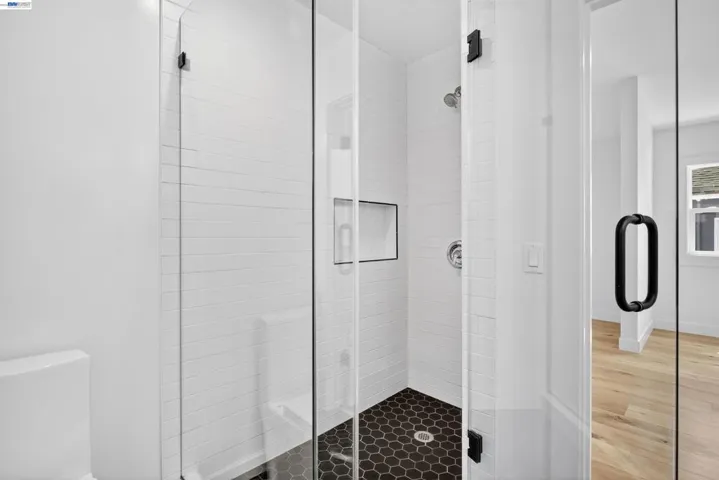 914 61st Street, Oakland, California 94608-1327