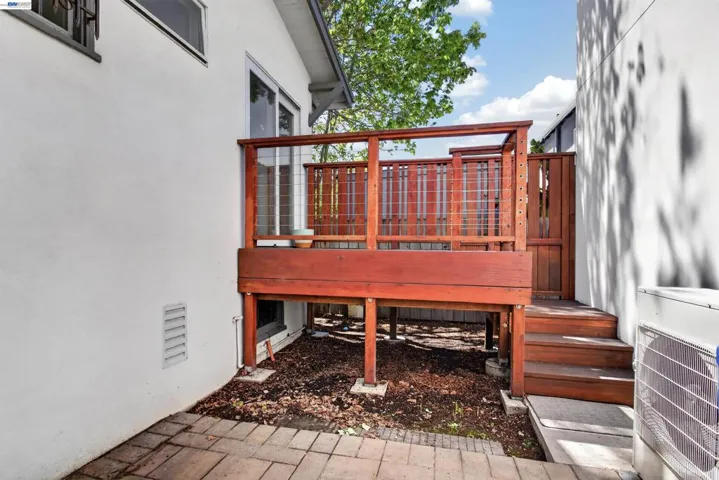 914 61st Street, Oakland, California 94608-1327