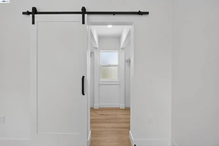 914 61st Street, Oakland, California 94608-1327