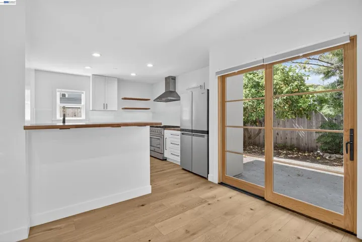 914 61st Street, Oakland, California 94608-1327