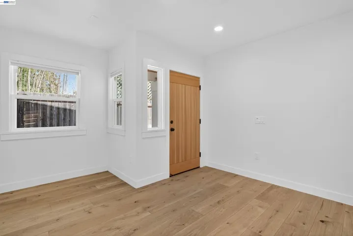 914 61st Street, Oakland, California 94608-1327