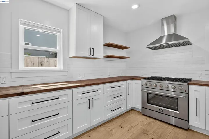 914 61st Street, Oakland, California 94608-1327