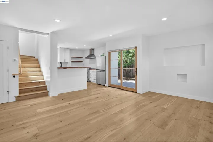 914 61st Street, Oakland, California 94608-1327