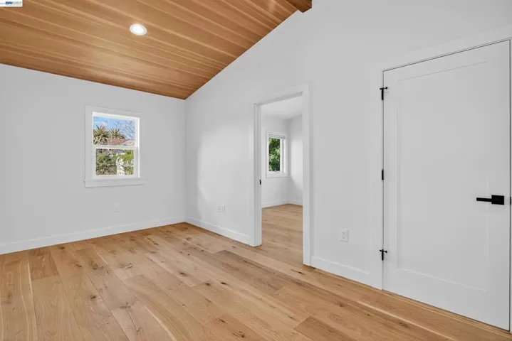 914 61st Street, Oakland, California 94608-1327