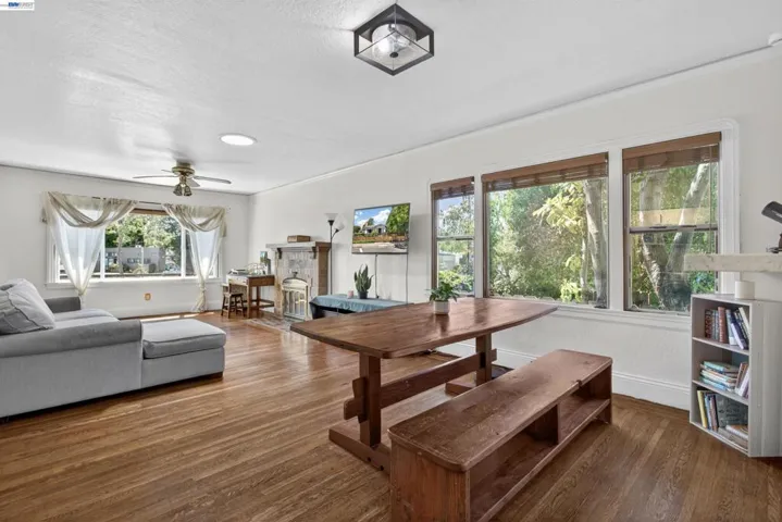 914 61st Street, Oakland, California 94608-1327