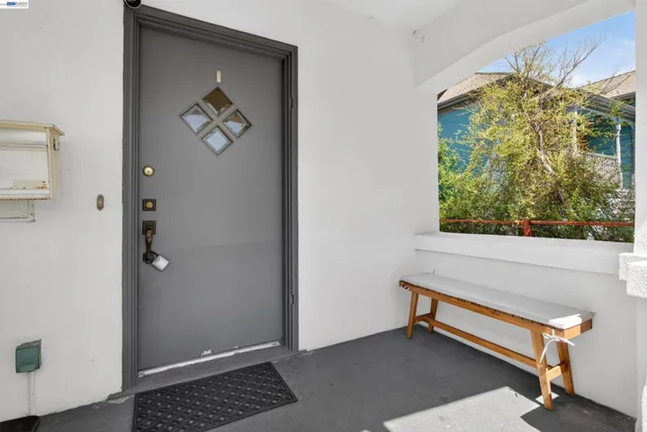 914 61st Street, Oakland, California 94608-1327