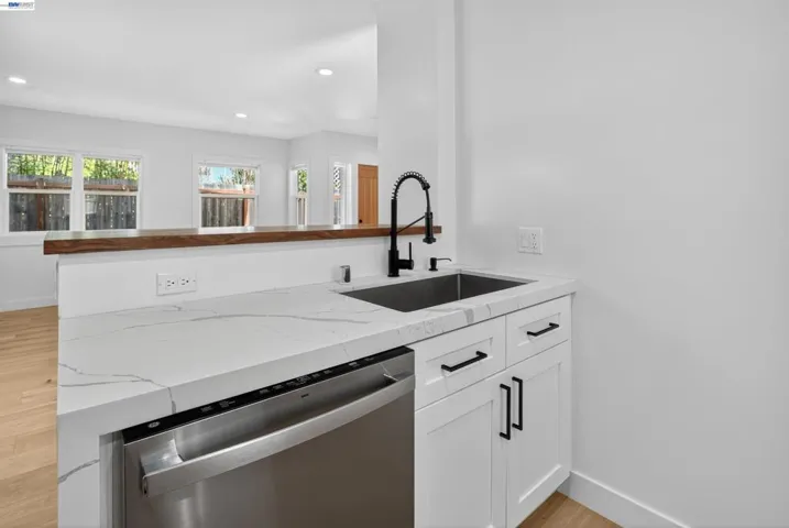 914 61st Street, Oakland, California 94608-1327