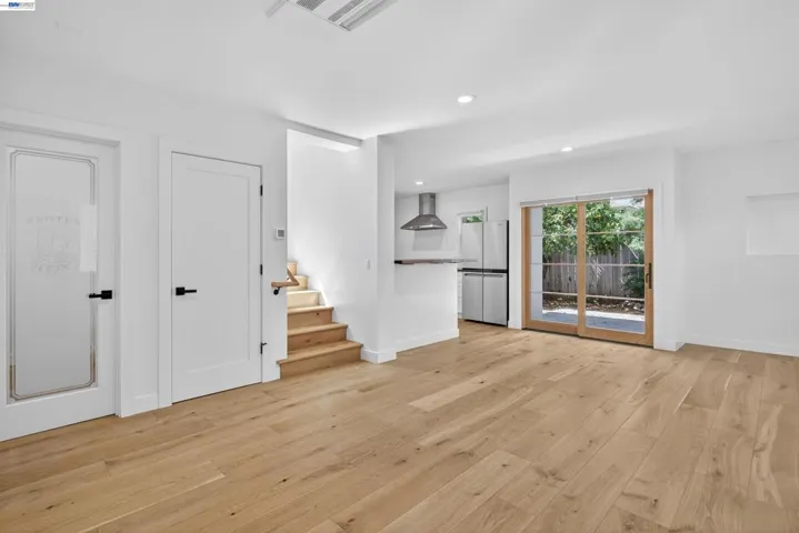 914 61st Street, Oakland, California 94608-1327