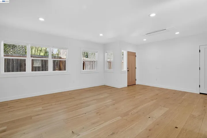 914 61st Street, Oakland, California 94608-1327