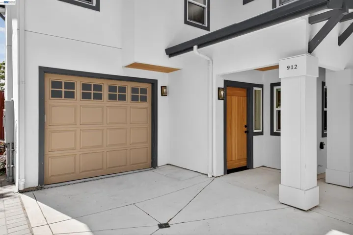 914 61st Street, Oakland, California 94608-1327