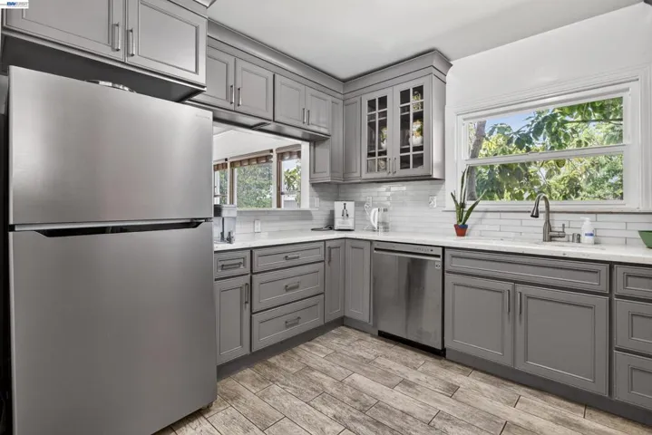 914 61st Street, Oakland, California 94608-1327