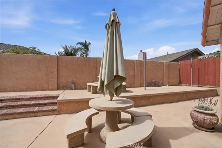 BACKYARD - LOW MAINTENANCE