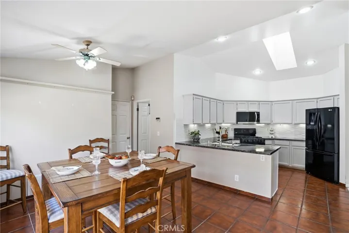 DINING & KITCHEN