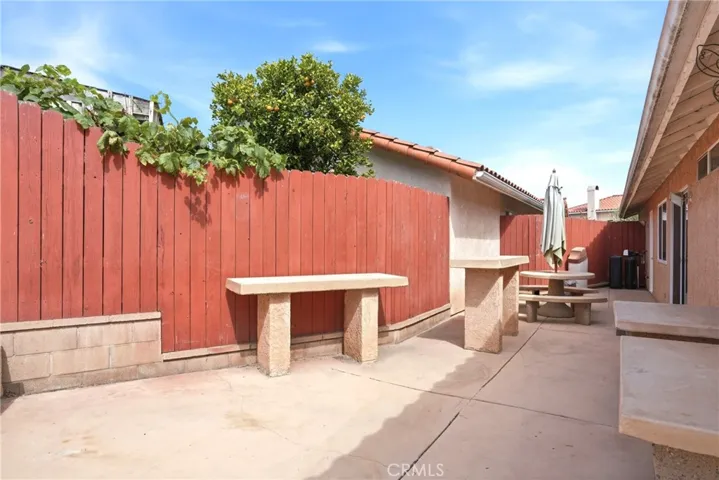 BACKYARD - SIDE
