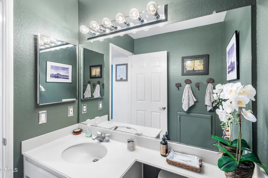 Bathroom downstairs 1.1