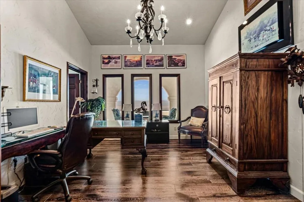 Home Office, Wood Plank Floor