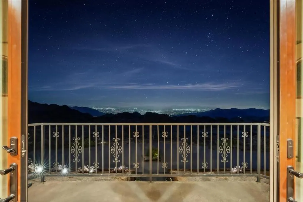 Open Air Balcony, Twinkling Stars