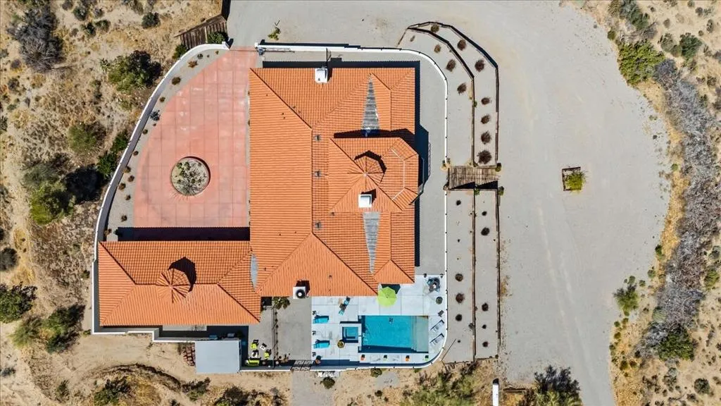3,735 Sf, 4-Car Garage, Private Pool
