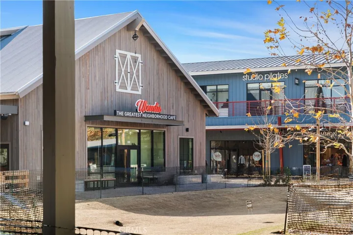 River Street Marketplace nearby, featuring trendy cafés, boutique shopping, and a modern take on San Juan’s historic charm.