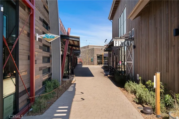 A walkable retail experience featuring boutique shops, lifestyle brands, and thoughtfully designed storefronts.