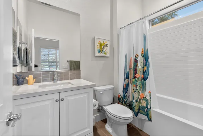 Full Bath - En Suite