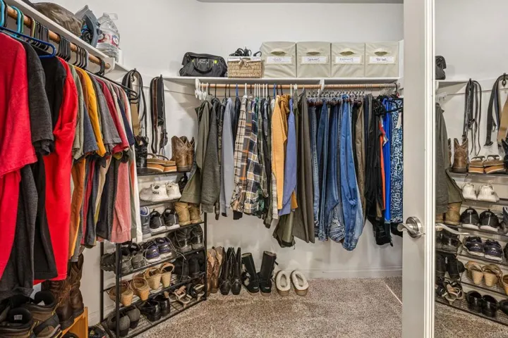 Walk-in Closet
