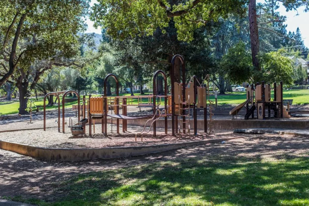 Just seconds to Bachman Park.