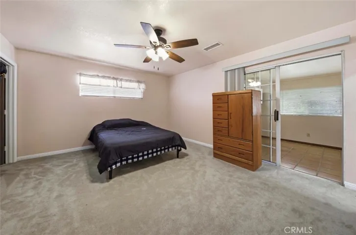 Primary bedroom w. walk-in closet