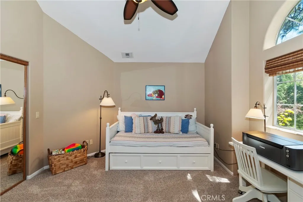 Guest bedroom.