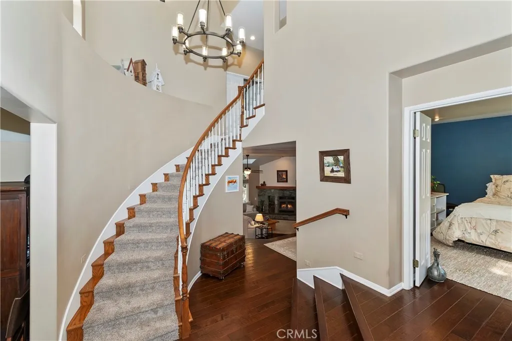 Wide sweeping staircase.