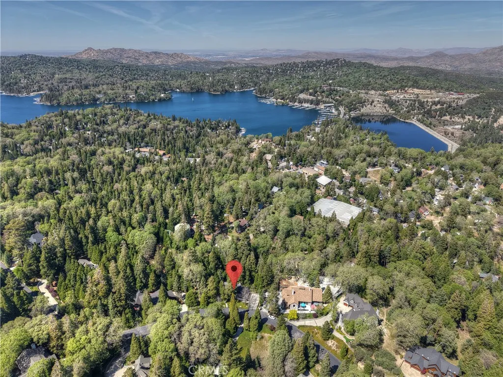 Lake Arrowhead Village a short drive away.
