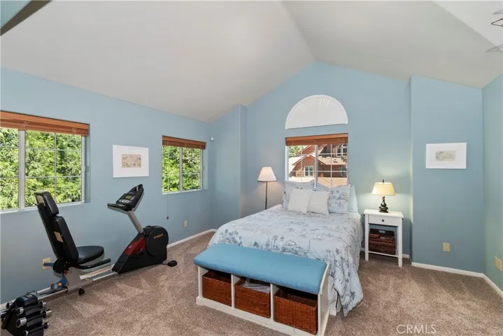 Guest bedroom-spacious.