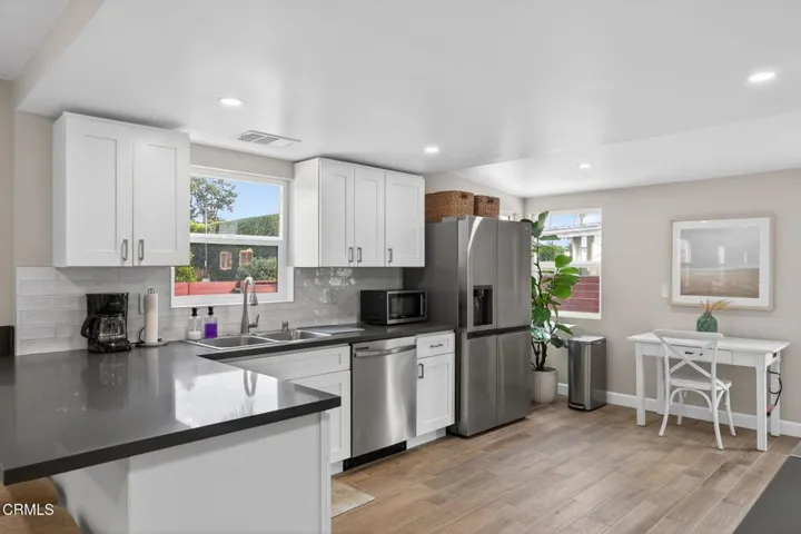 17-web-or-mls-UpmarketMedia_201Olive-058