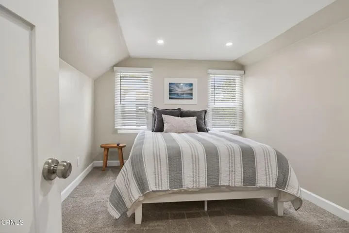26-web-or-mls-UpmarketMedia_201Olive-109