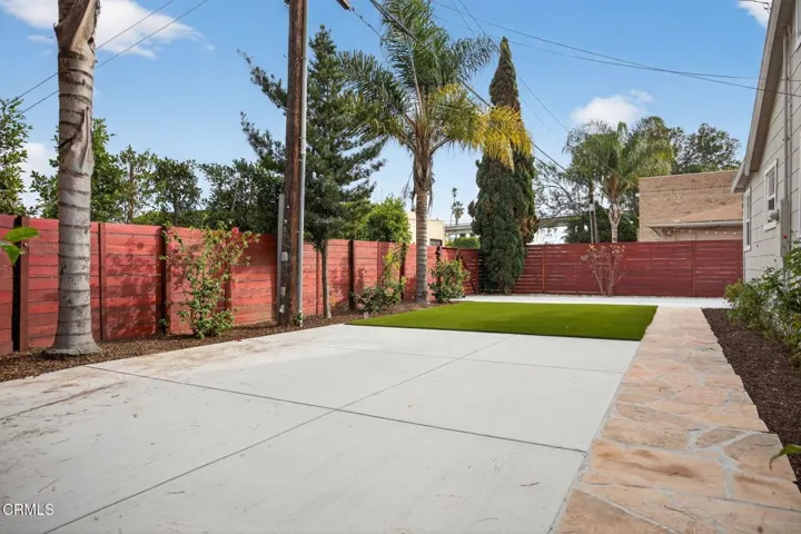 7-web-or-mls-UpmarketMedia_201Olive-025