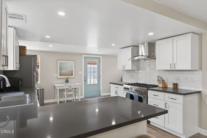 18-web-or-mls-UpmarketMedia_201Olive-061