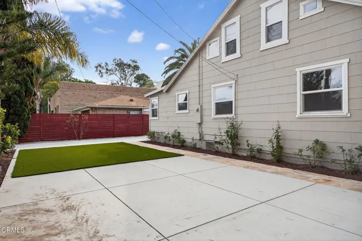 8-web-or-mls-UpmarketMedia_201Olive-028