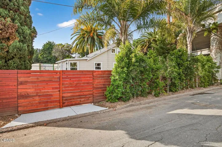 40-web-or-mls-UpmarketMedia_201Olive-126