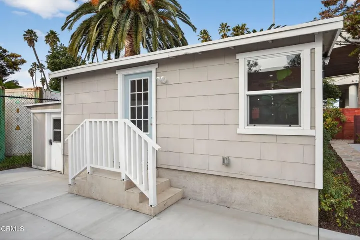 39-web-or-mls-UpmarketMedia_201Olive-042
