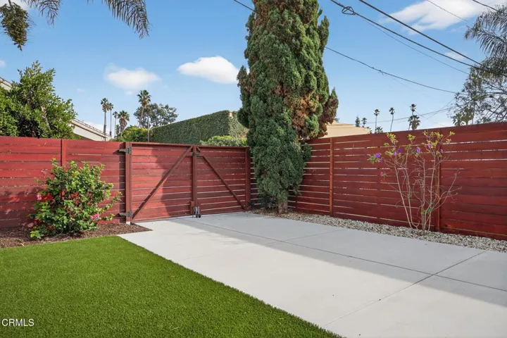 5-web-or-mls-UpmarketMedia_201Olive-007