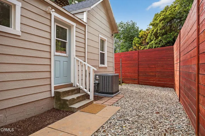 35-web-or-mls-UpmarketMedia_201Olive-031